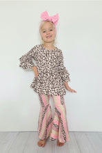 Load image into Gallery viewer, Pink Leo Bells Set