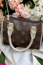 Load image into Gallery viewer, Brown &amp; White star Crossbody Tote
