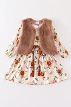 Load image into Gallery viewer, Beige sunflower vest 2pc set
