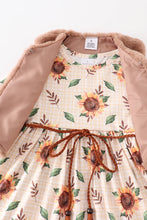 Load image into Gallery viewer, Beige sunflower vest 2pc set
