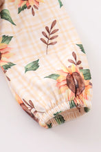 Load image into Gallery viewer, Beige sunflower vest 2pc set
