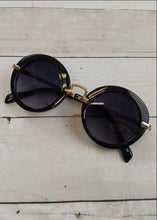 Load image into Gallery viewer, Fashion Sunglasses
