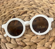 Load image into Gallery viewer, Kids Round Boy / Girl Sunnies

