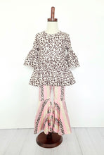 Load image into Gallery viewer, Pink Leo Bells Set
